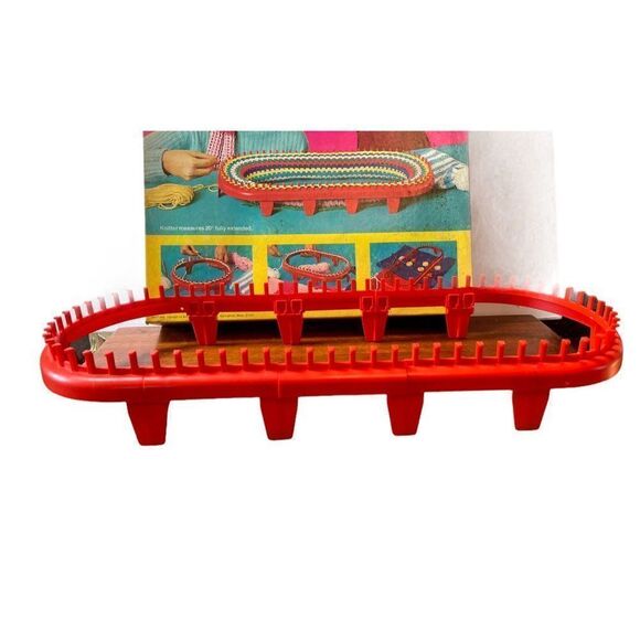 Vintage 1971 Expandable Carousel Knitter Crafts By Whiting Milton Bradley Age 8+ - Picture 2 of 3